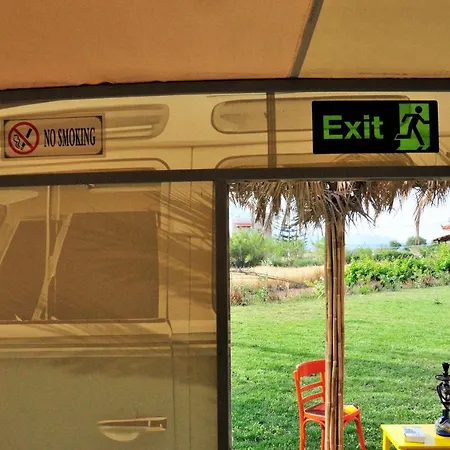 Vila Cornelia Hippie Magic Bus Kíssamos Exteriér fotografie