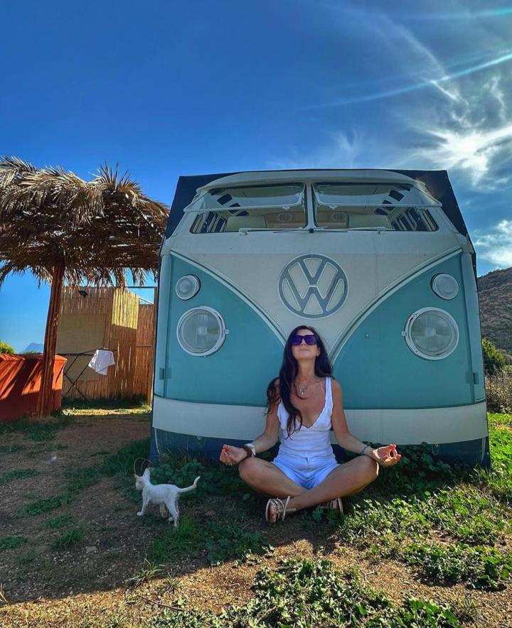 Cornelia Hippie Magic Bus