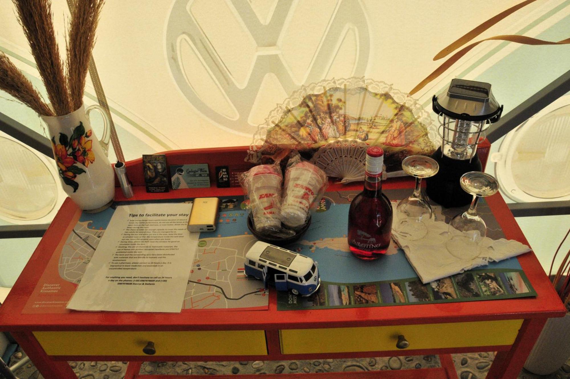 Cornelia Hippie Magic Bus Vakantieboerderij Kíssamos