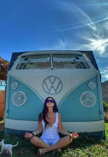 Cornelia Hippie Magic Bus Farm stay Kissamos